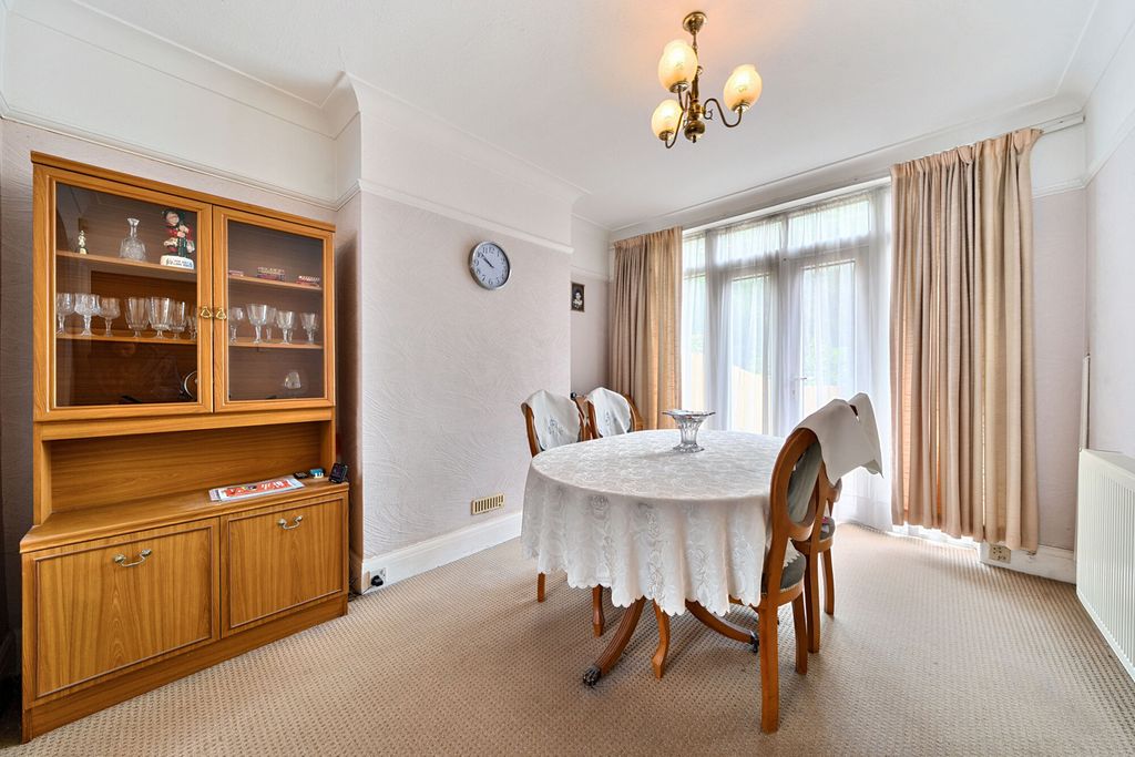 Property photo 3 of 23 1295837-17-682d9B...
