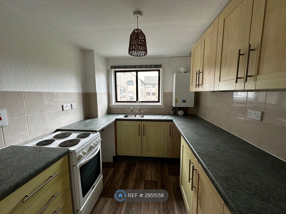 Property photo 3 of 10 Kitchen