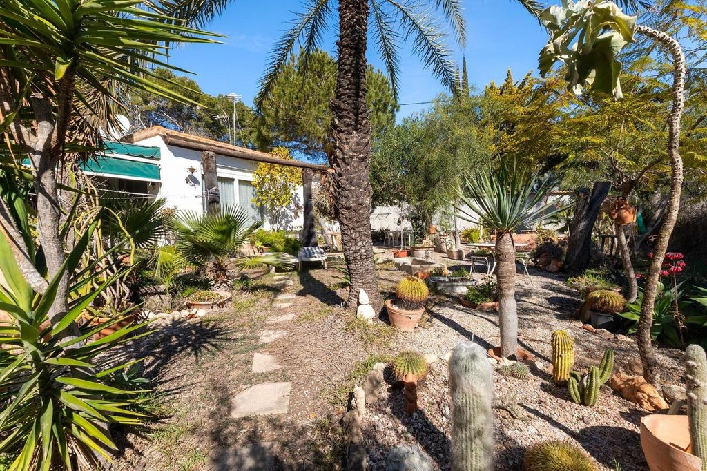 Property photo 1 of 32