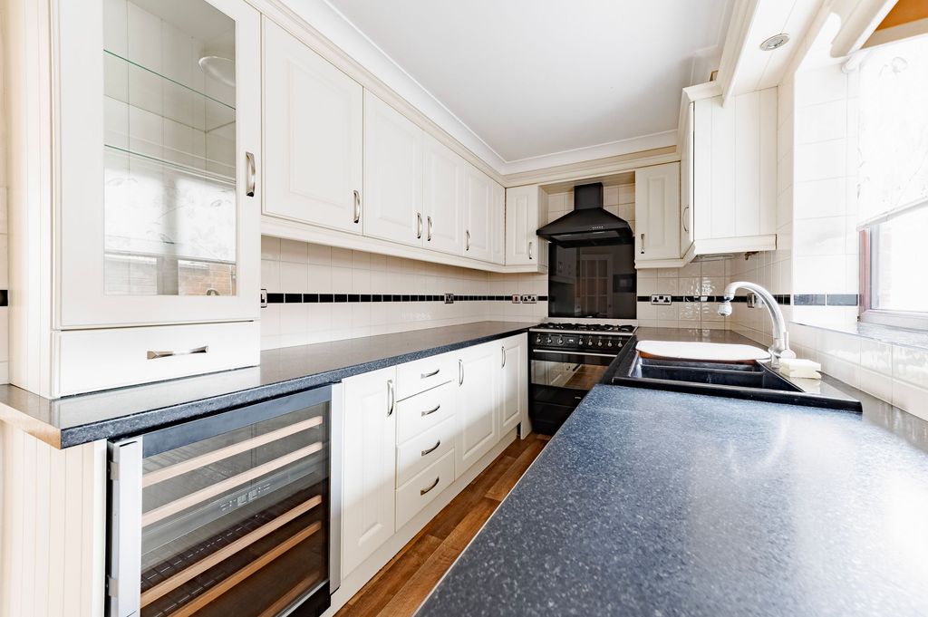 Property photo 2 of 24