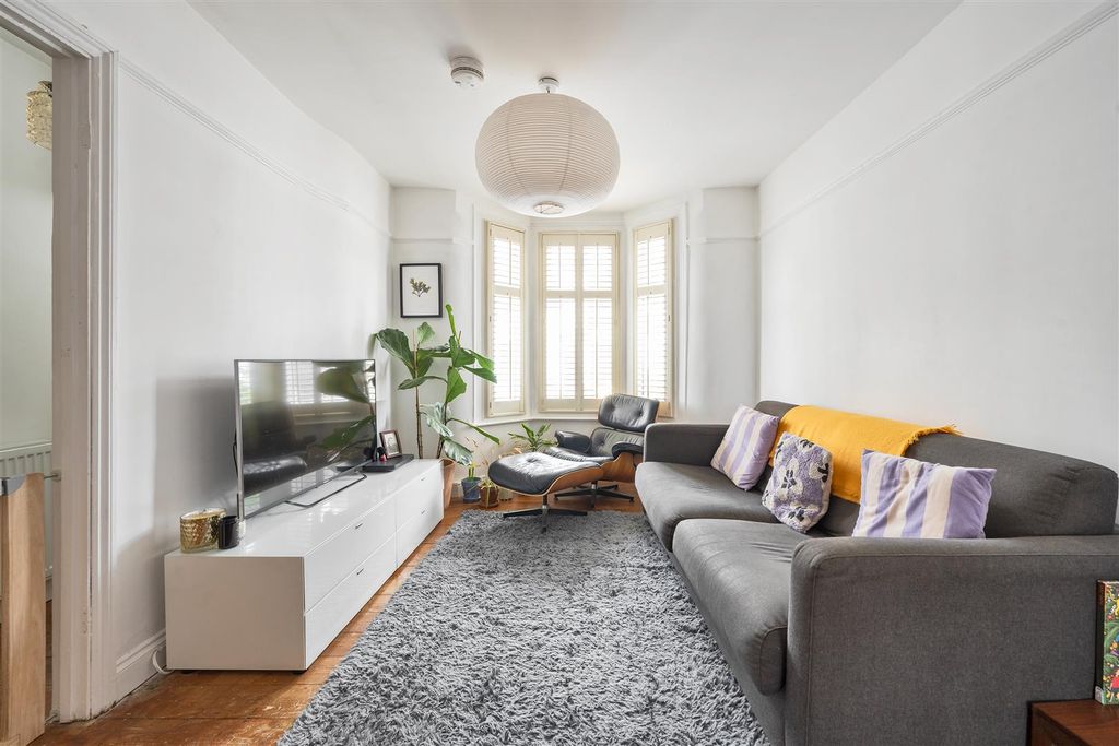 Property photo 2 of 22 Parkstone Road, E17