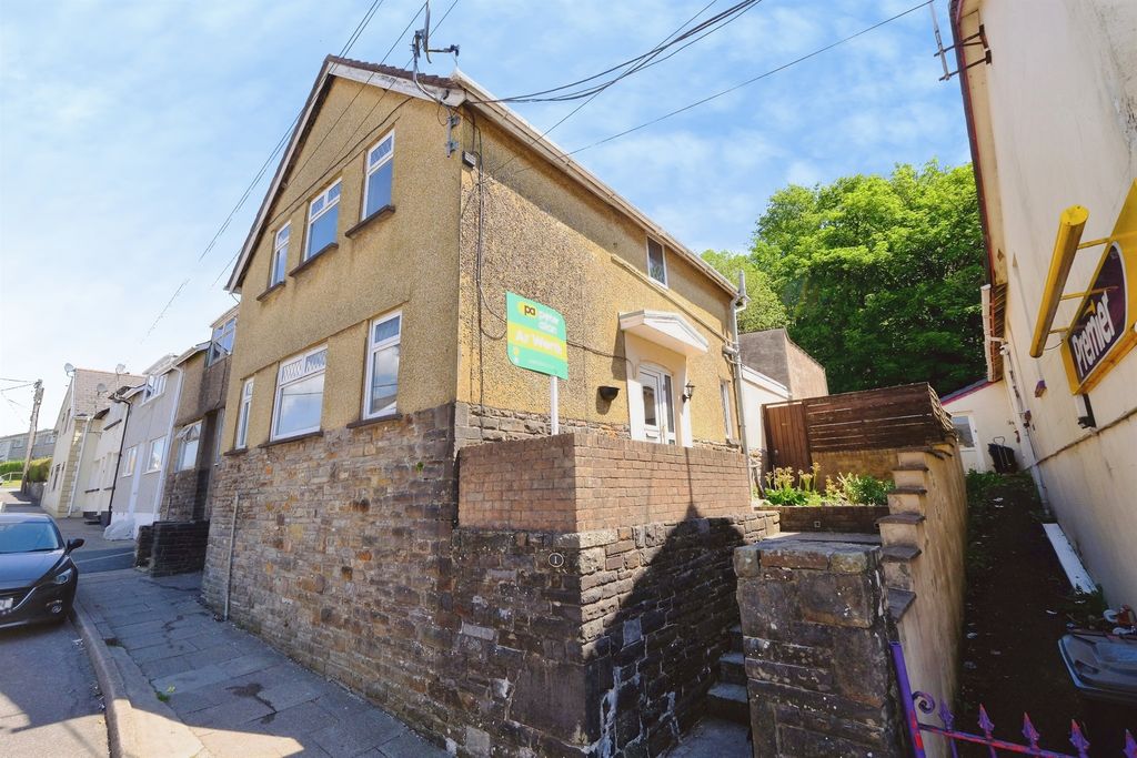 Property photo 1 of 25