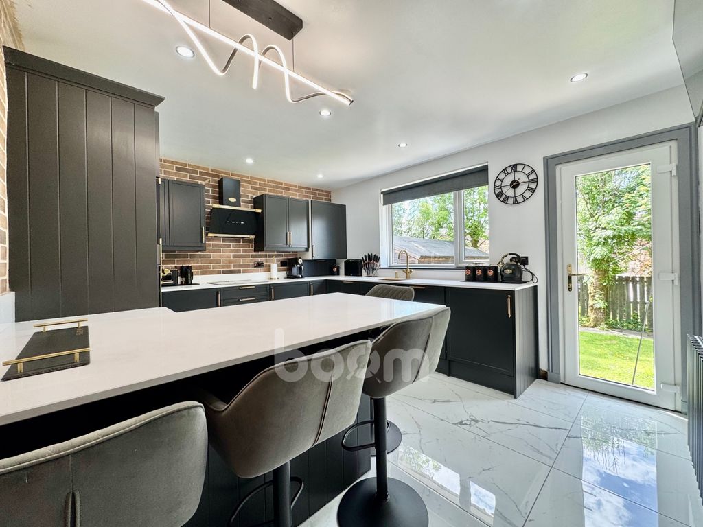 Property photo 3 of 22 Arran Crescent, Beith Kitchen