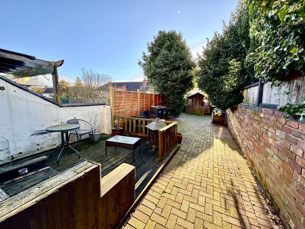 Property photo 2 of 18 Garden