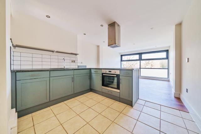 Property photo 2 of 10 Kitchen