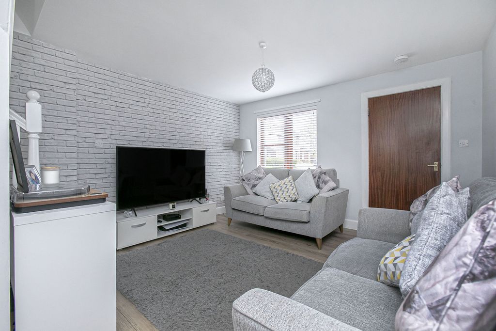 Property photo 2 of 21