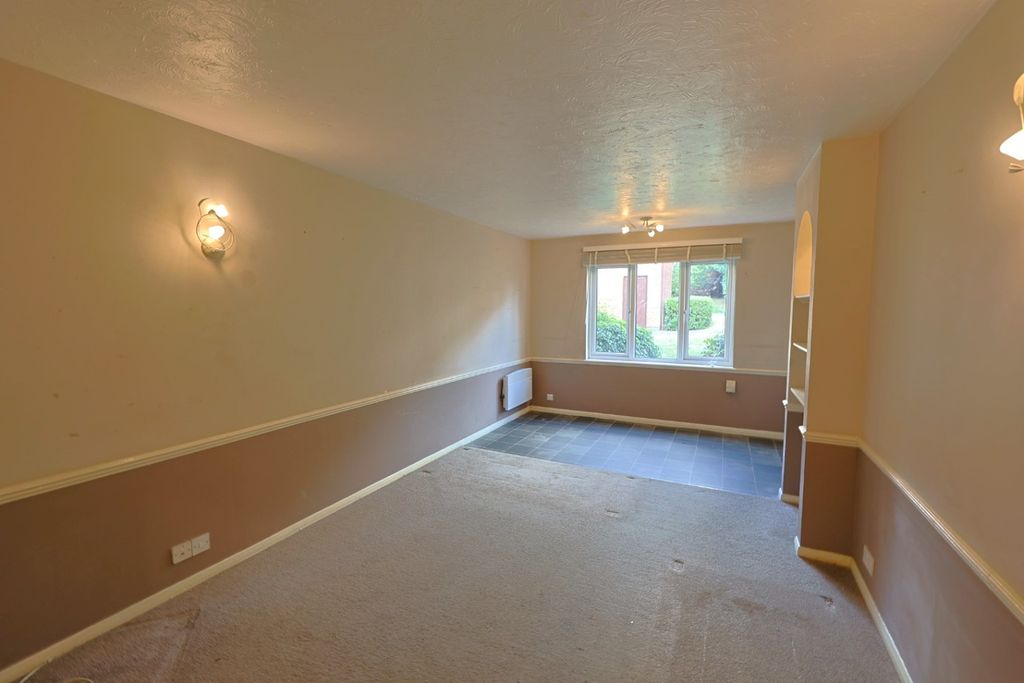 Property photo 2 of 8 4380513