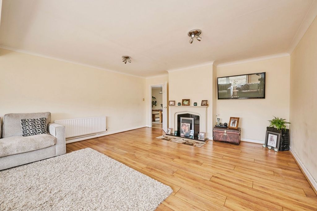 Property photo 2 of 20
