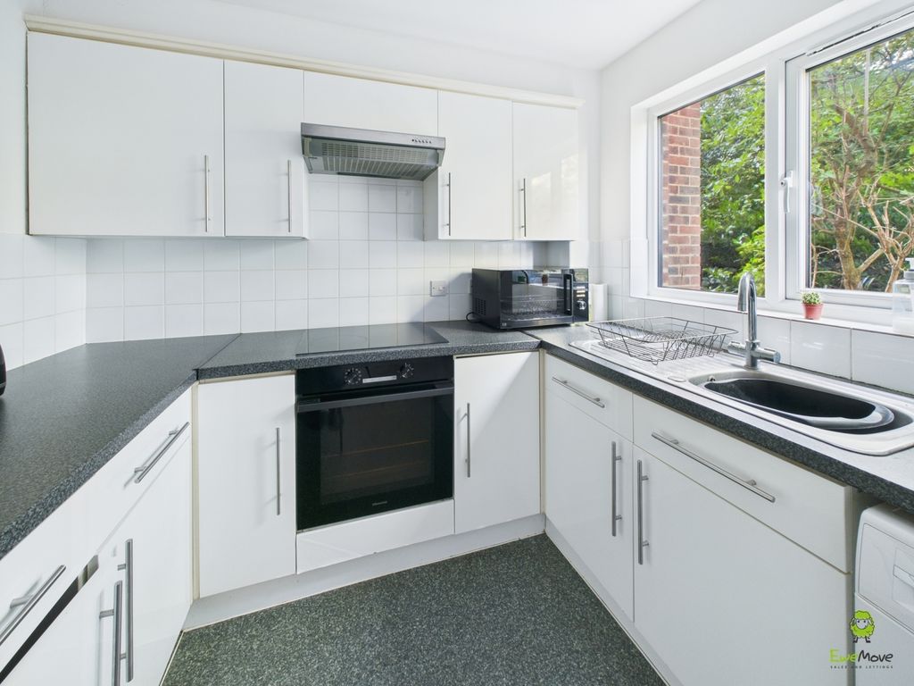 Property photo 2 of 8 Presented By Robert At Ewemove Bexleyheath And Dar