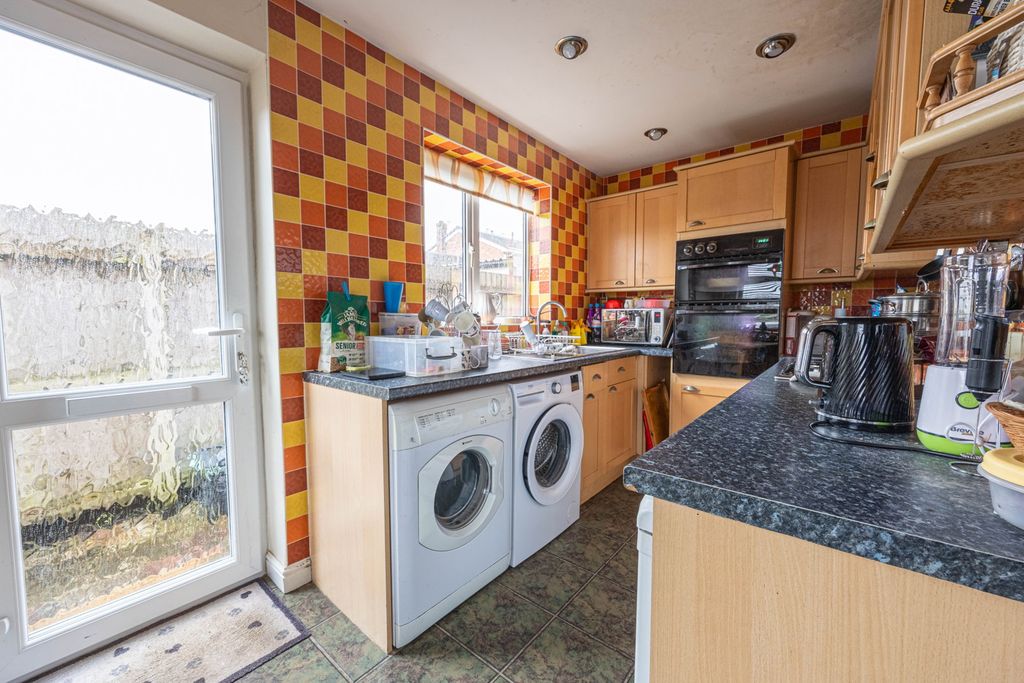 Property photo 2 of 23