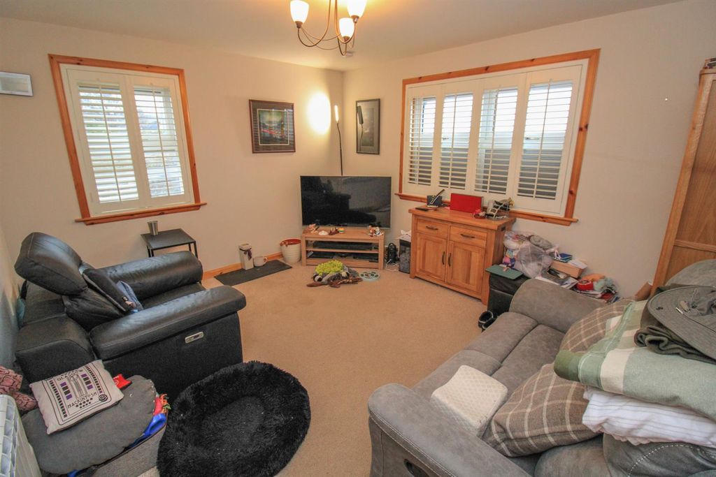 Property photo 3 of 19 Lounge