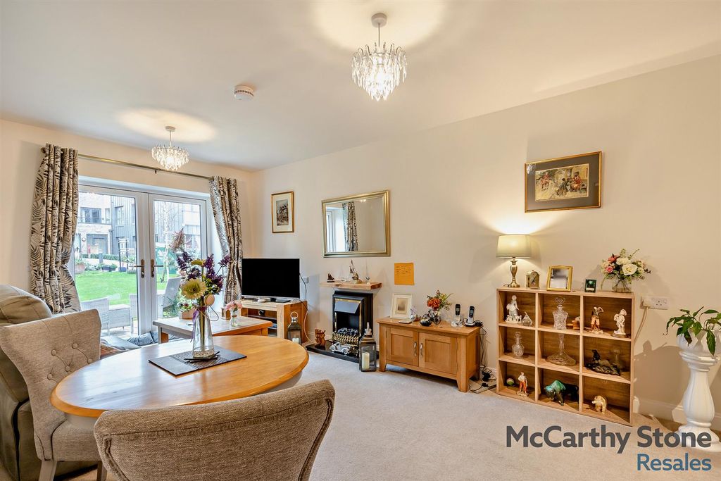 Property photo 2 of 20 8673042-Interior03-800.Jpg