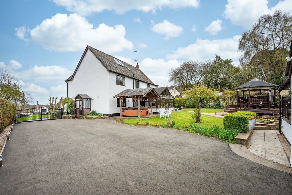 Property photo 2 of 51