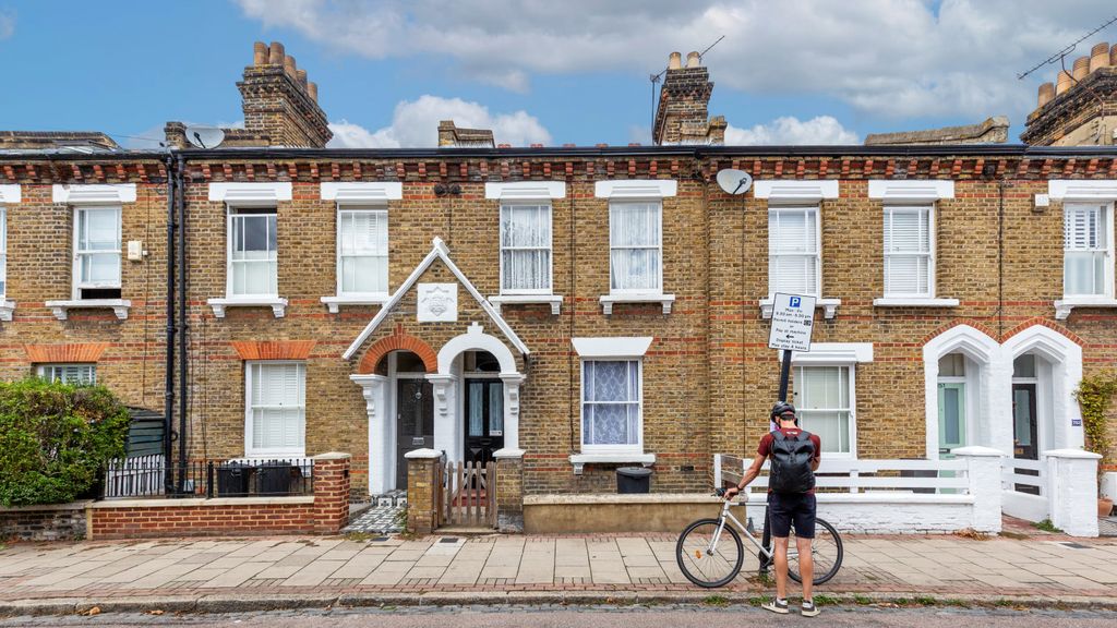 Property photo 1 of 21 249 Eversleigh Road, Battersea, London, Sw11 5Xs