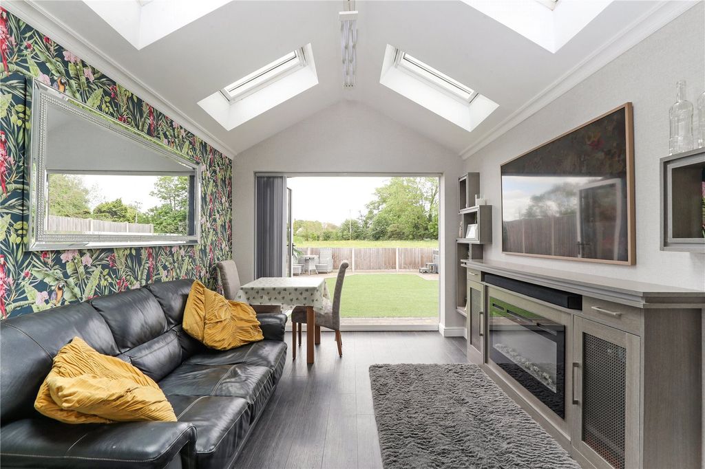 Property photo 2 of 18 Picture No. 27