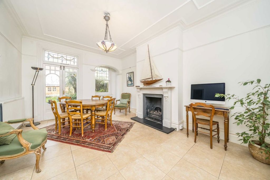 Property photo 3 of 6