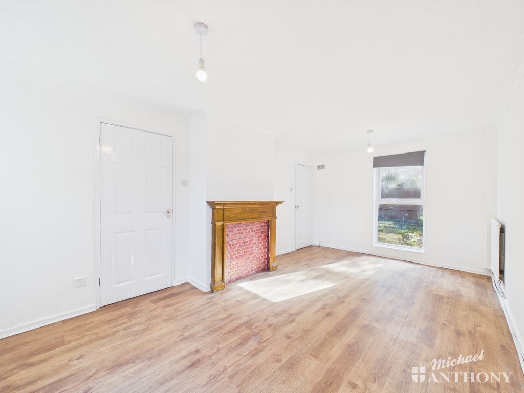 Property photo 3 of 12 Cam02773G0-Pr0475-Still002