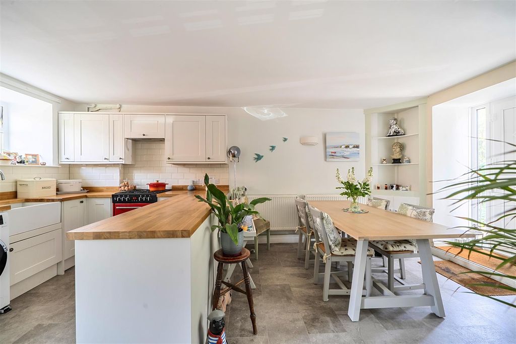 Property photo 3 of 18 Kitchen / Dining Room