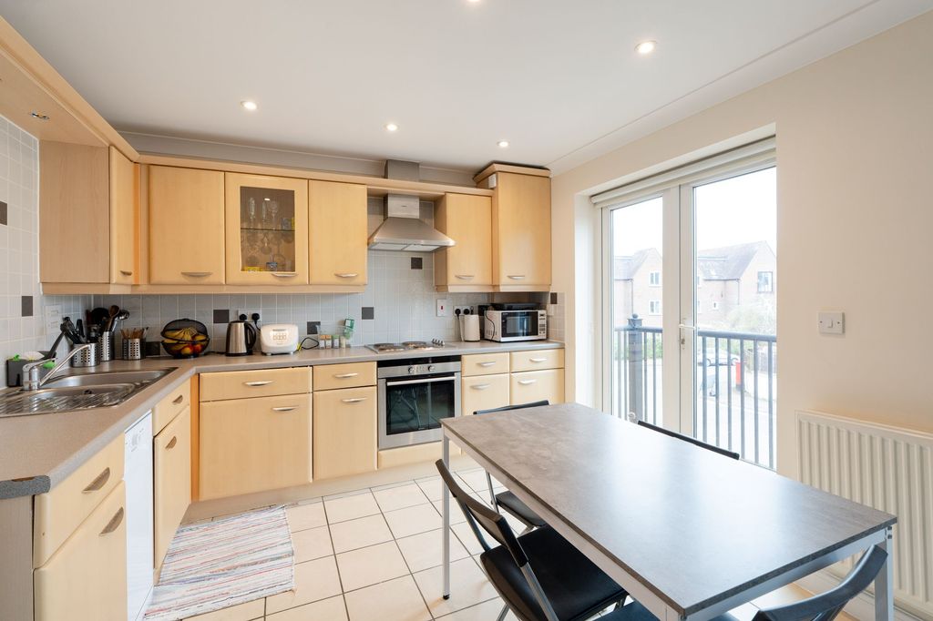 Property photo 2 of 10 Kitchen