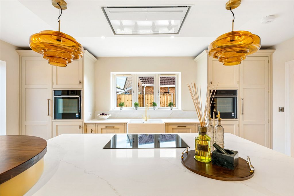 Property photo 3 of 16 Kitchen