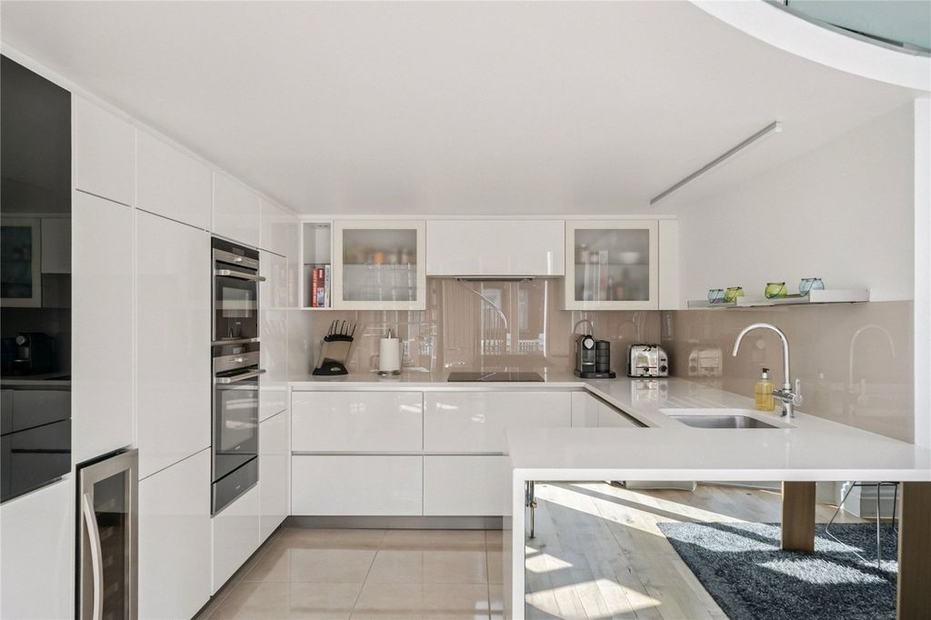 Property photo 2 of 11 Kitchen