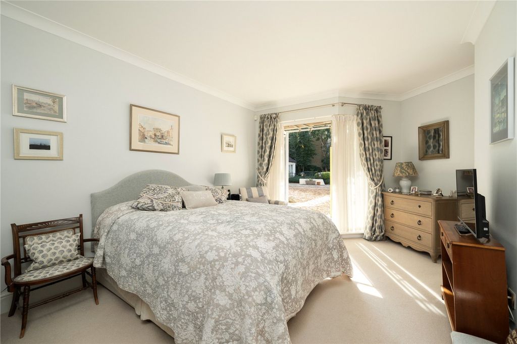 Property photo 3 of 10 Principal Bedroom