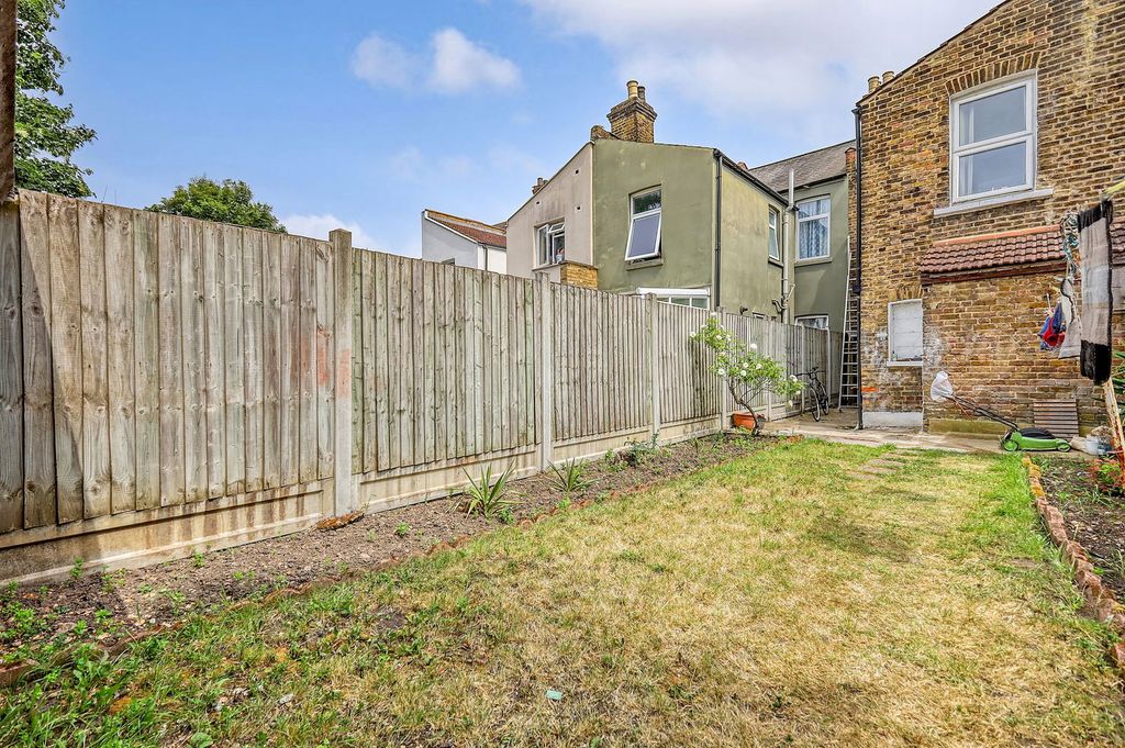 Property photo 2 of 21