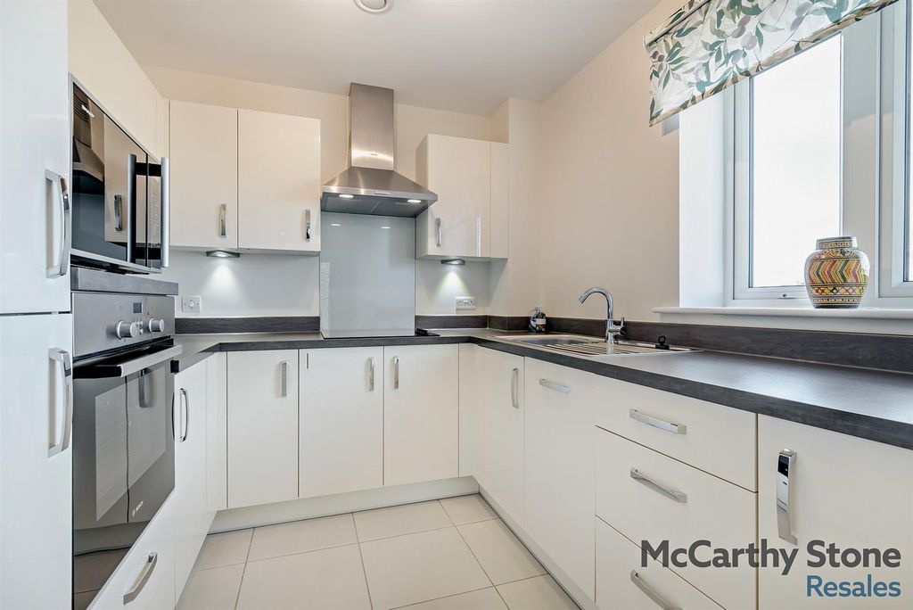 Property photo 2 of 14 Kitchen
