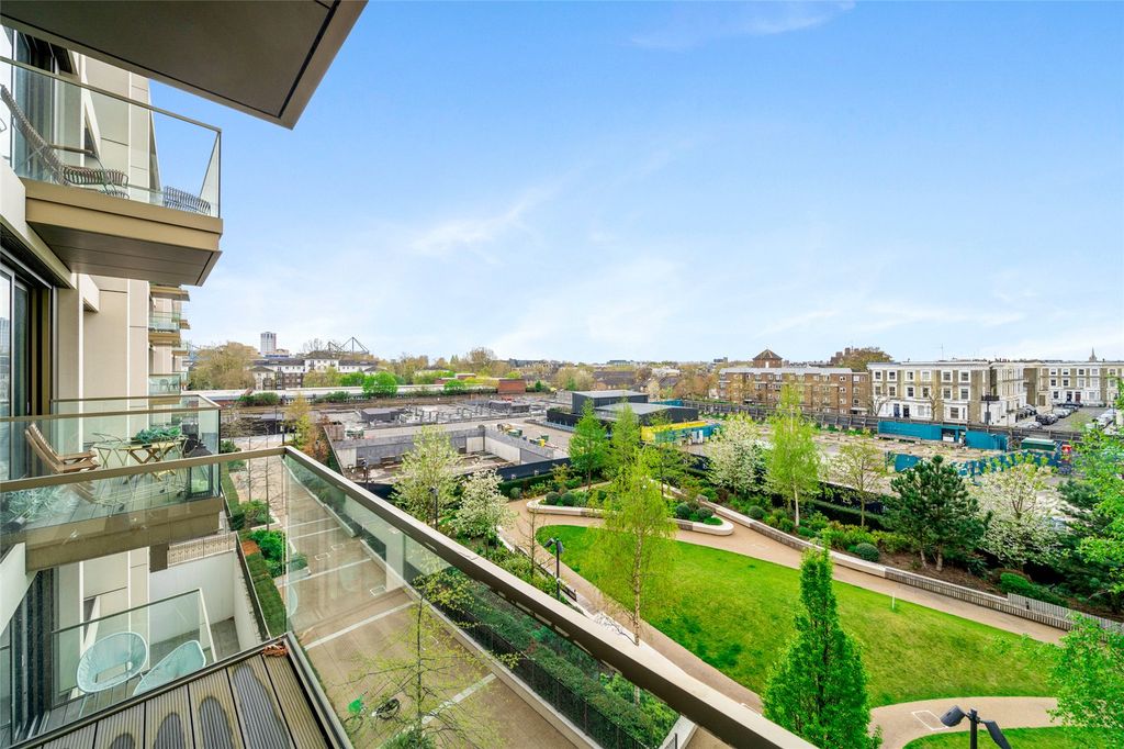 Property photo 2 of 18 Balcony