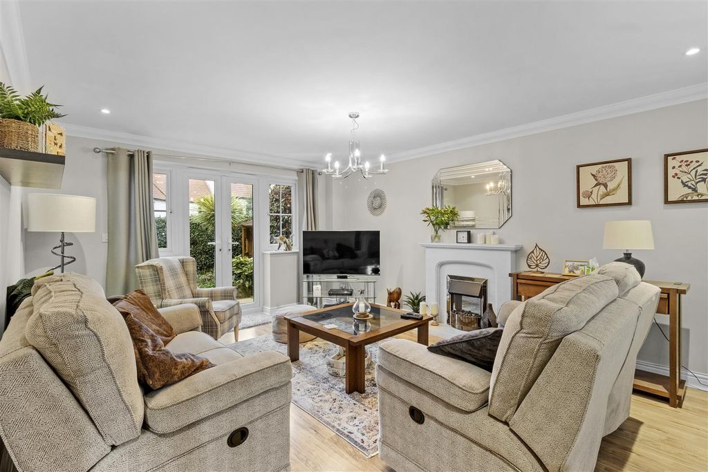 Property photo 3 of 25 Sitting Room