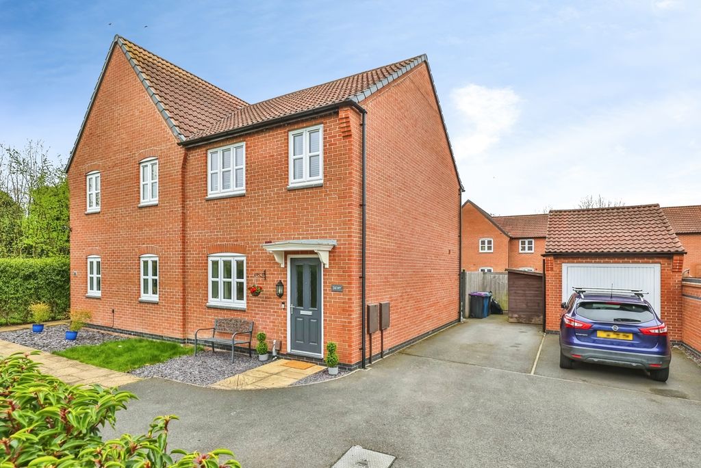 Property photo 1 of 18 Front