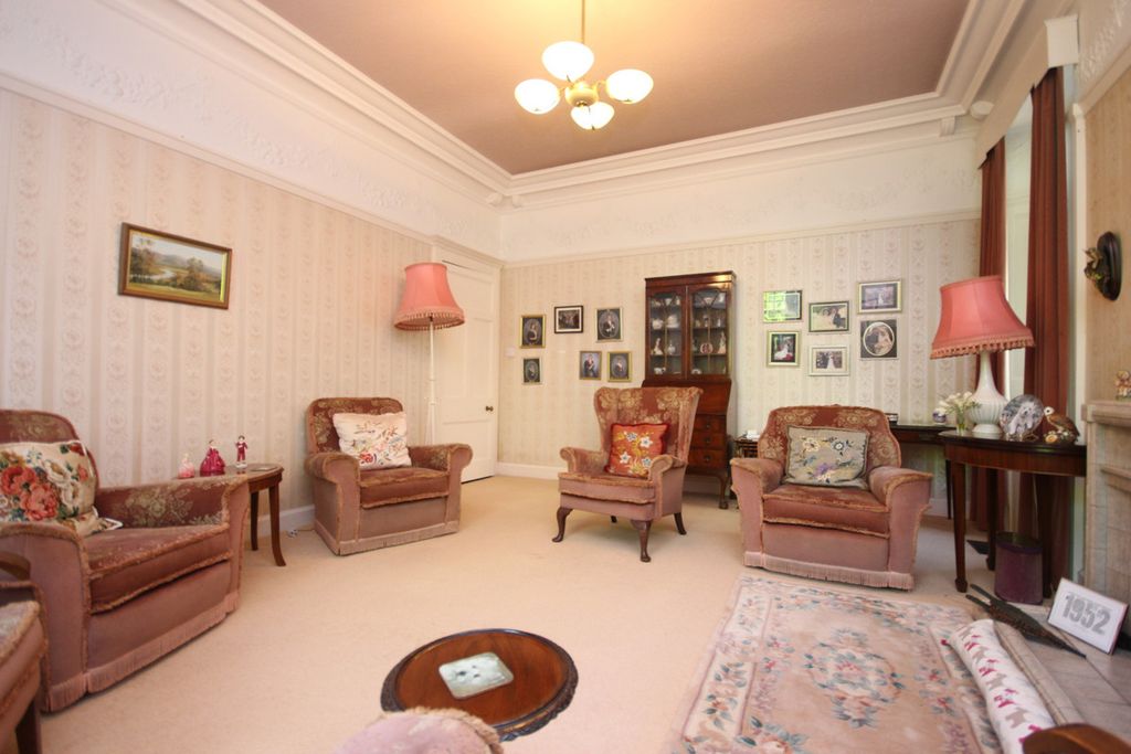 Property photo 3 of 35