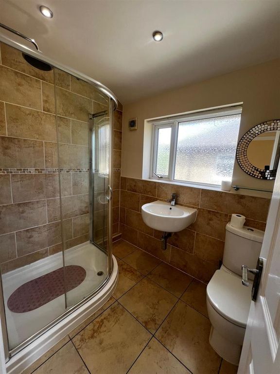 Property photo 3 of 10 Bathroom