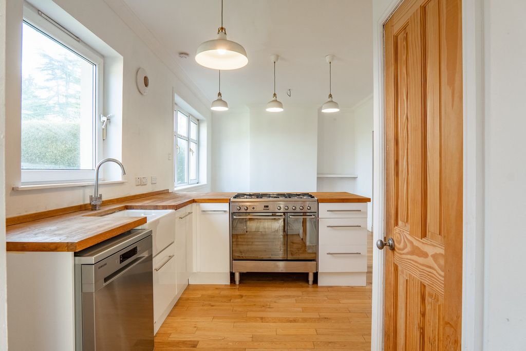 Property photo 3 of 37