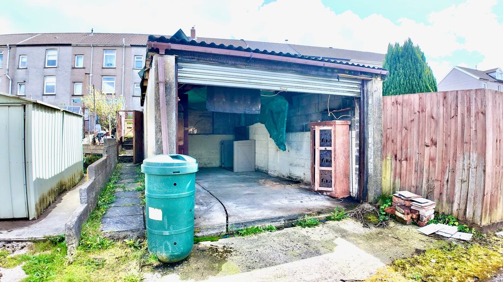 Property photo 1 of 4