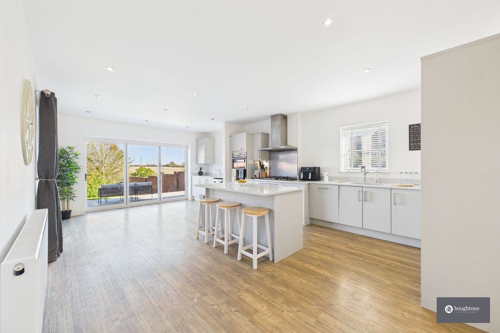 Property photo 2 of 35