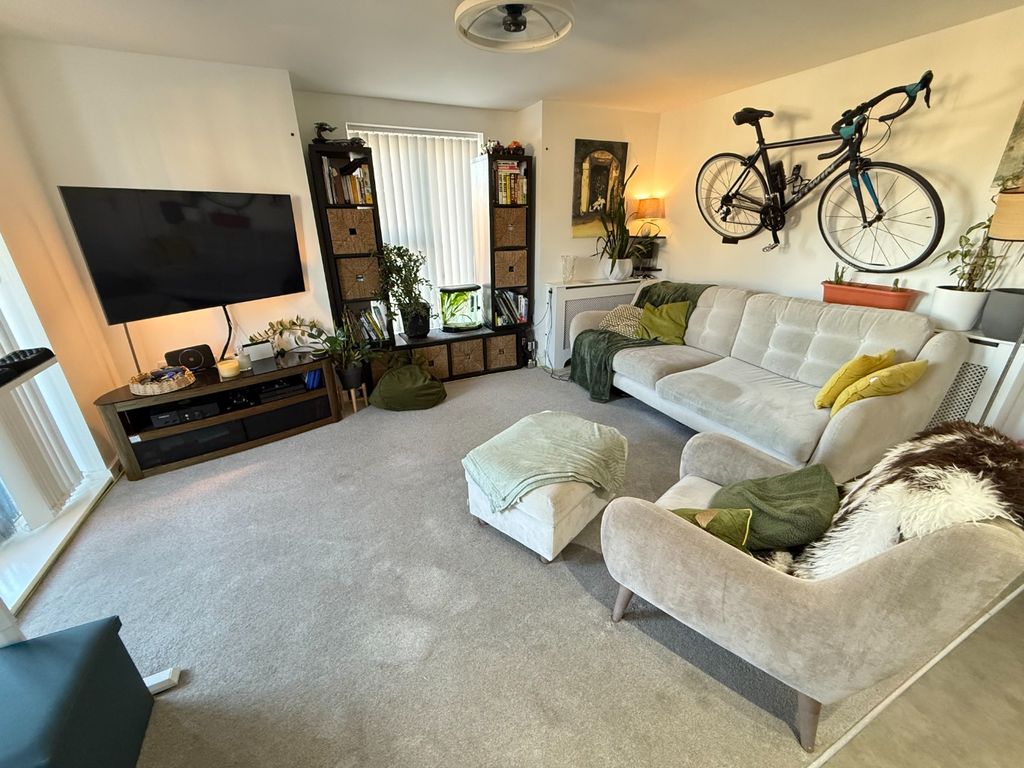 Property photo 2 of 9 4798504