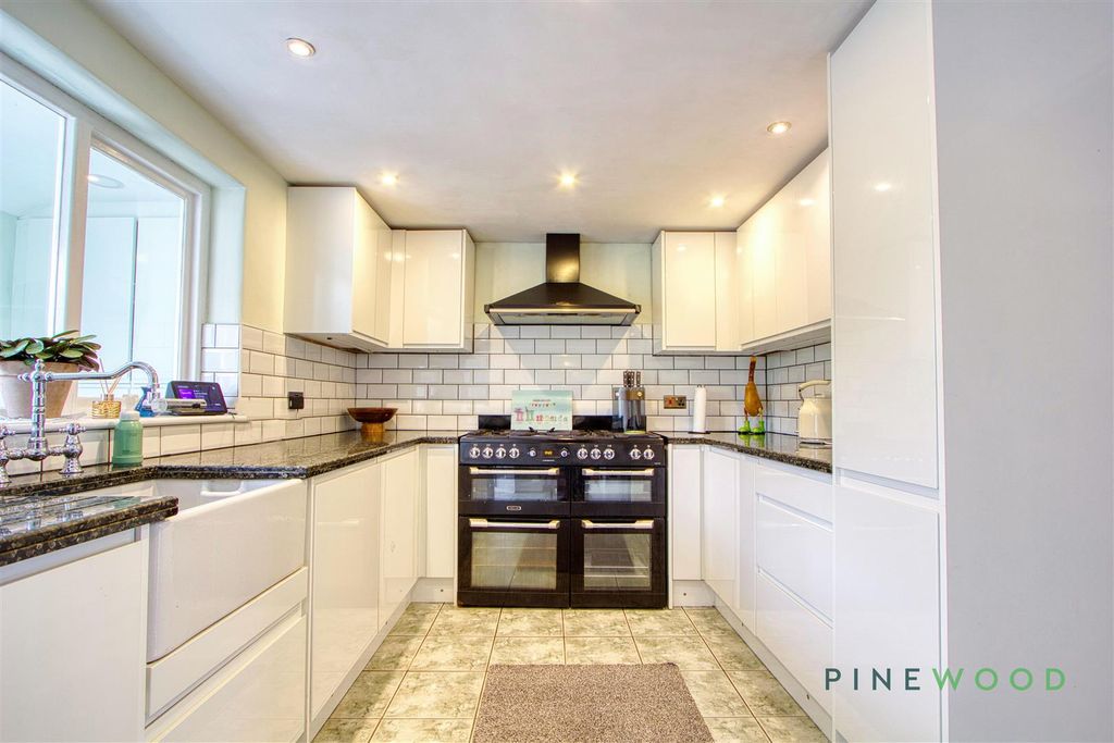 Property photo 3 of 35 Kitchen