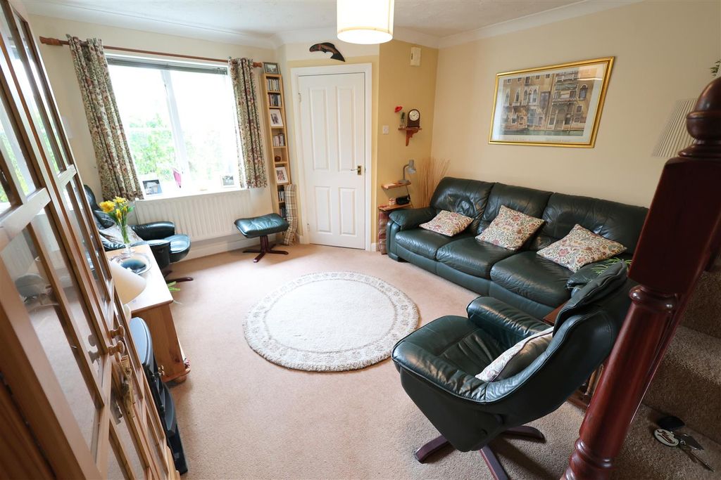 Property photo 2 of 24 Qw Lounge Area i.Jpg