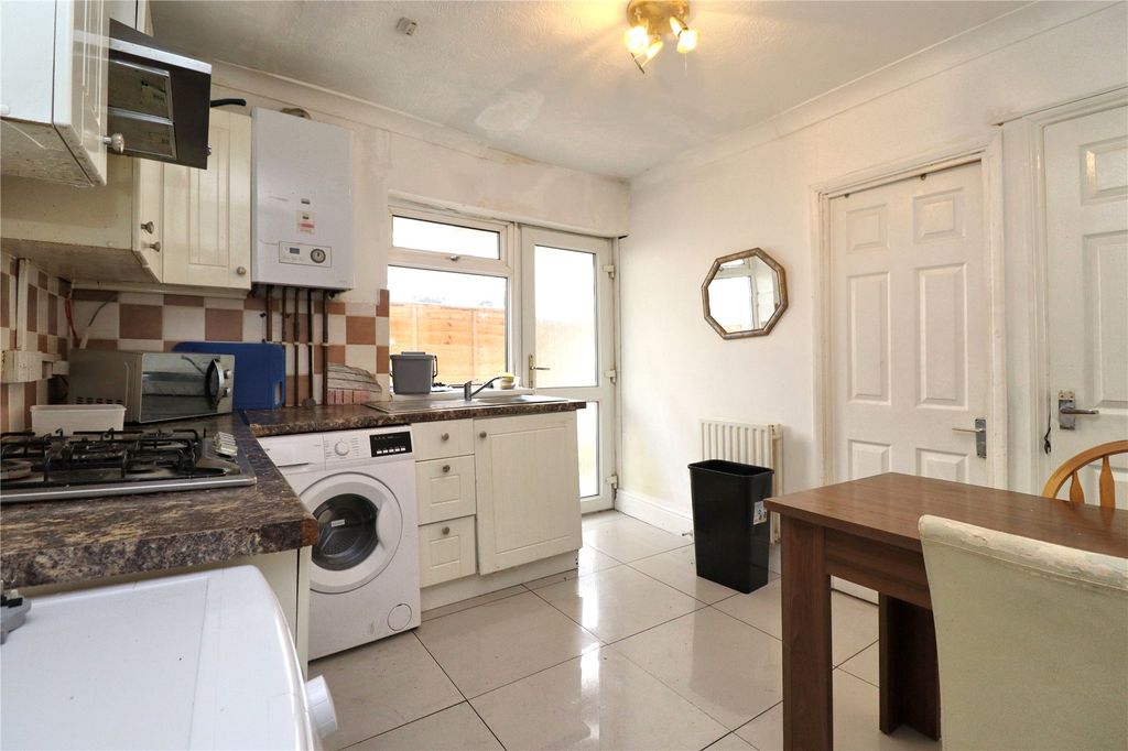 Property photo 2 of 8 Picture No. 17