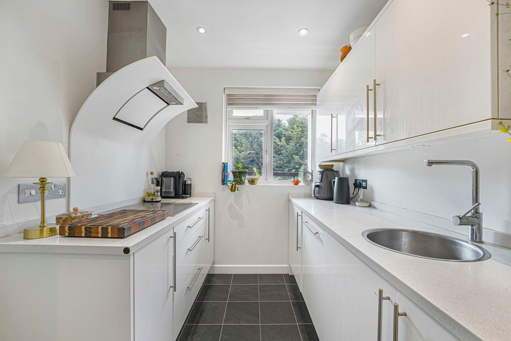 Property photo 3 of 19 Kitchen