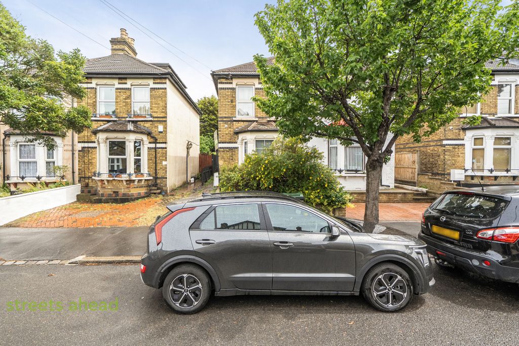 Property photo 1 of 17 4A636283-47F3-403...