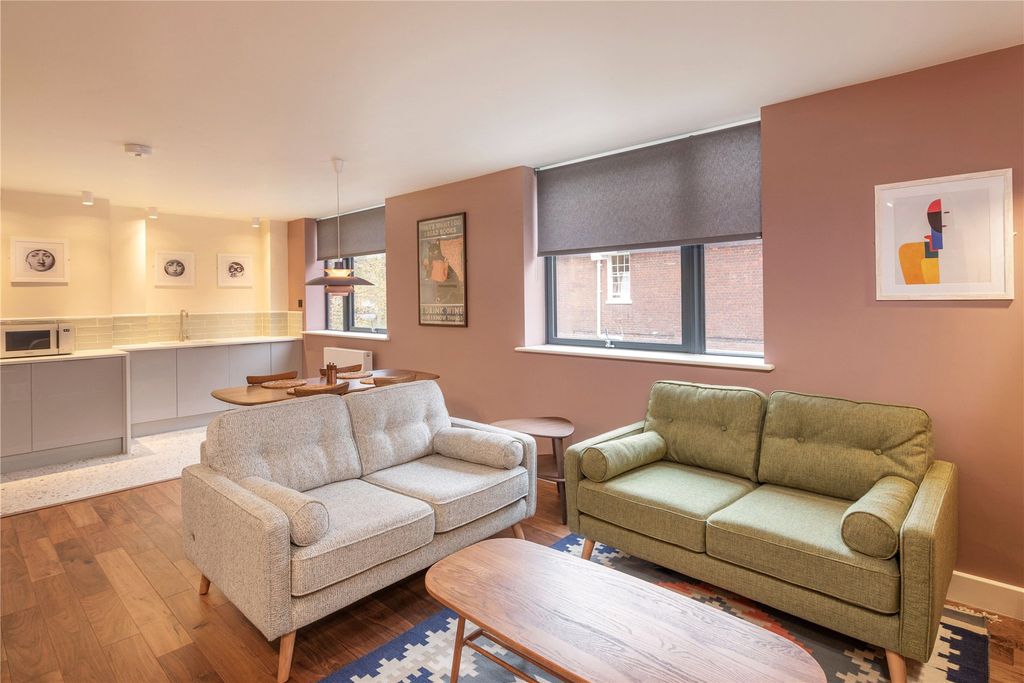 Property photo 2 of 10 Sitting Room