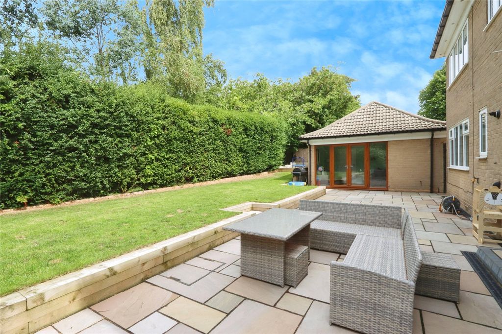 Property photo 2 of 33 Picture No. 30