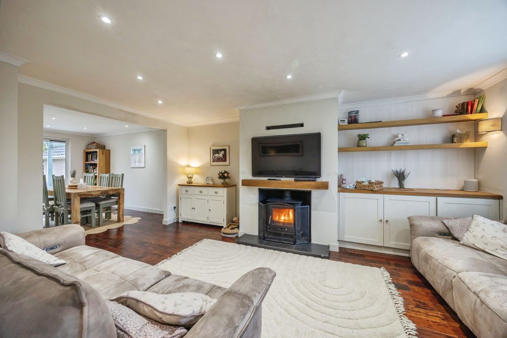 Property photo 1 of 11 Open Plan Living
