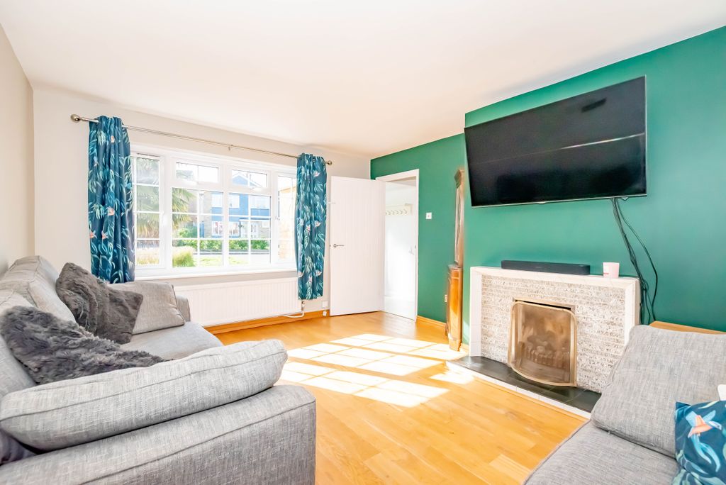 Property photo 3 of 23 Living Room