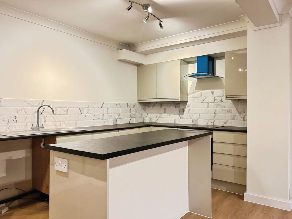 Property photo 1 of 7 Kitchen