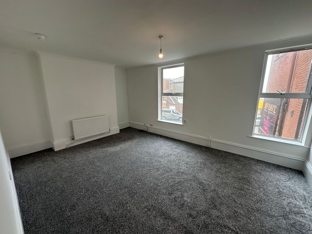 Property photo 3 of 7 Living Room