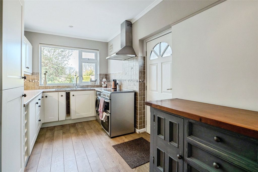 Property photo 3 of 18 Kitchen