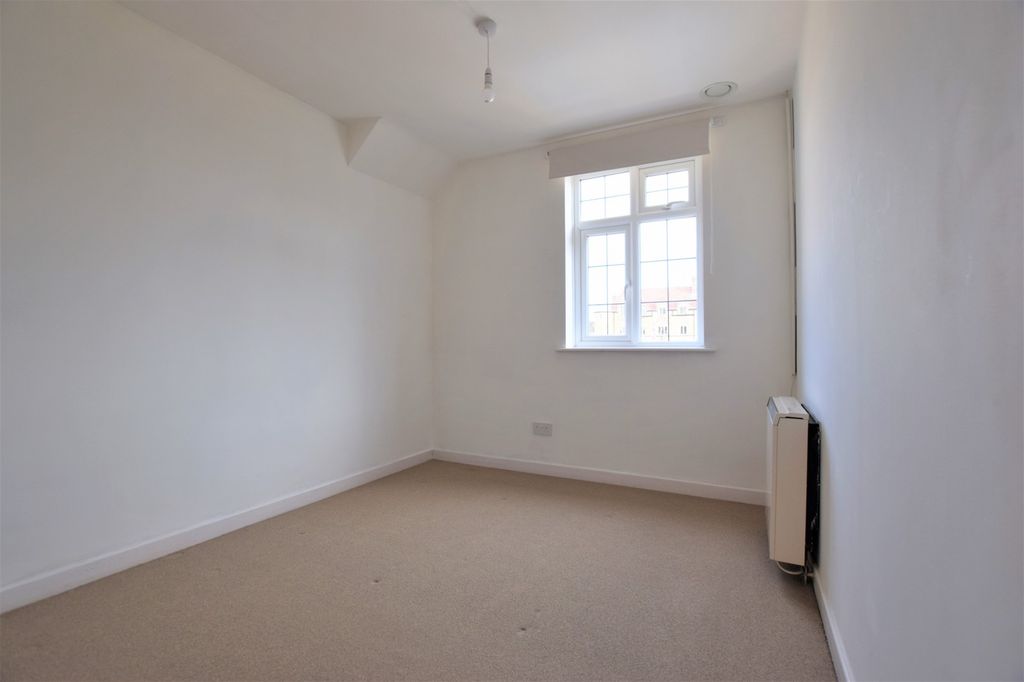 Property photo 3 of 6 Bedroom